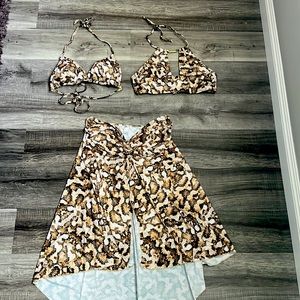 🐍 VENUS 3 Pc Set 🐍 2 bikini tops & cover up